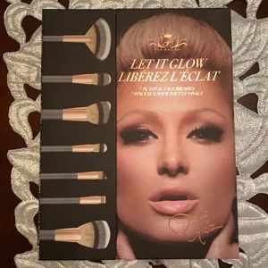 Paris Hilton set of brushes